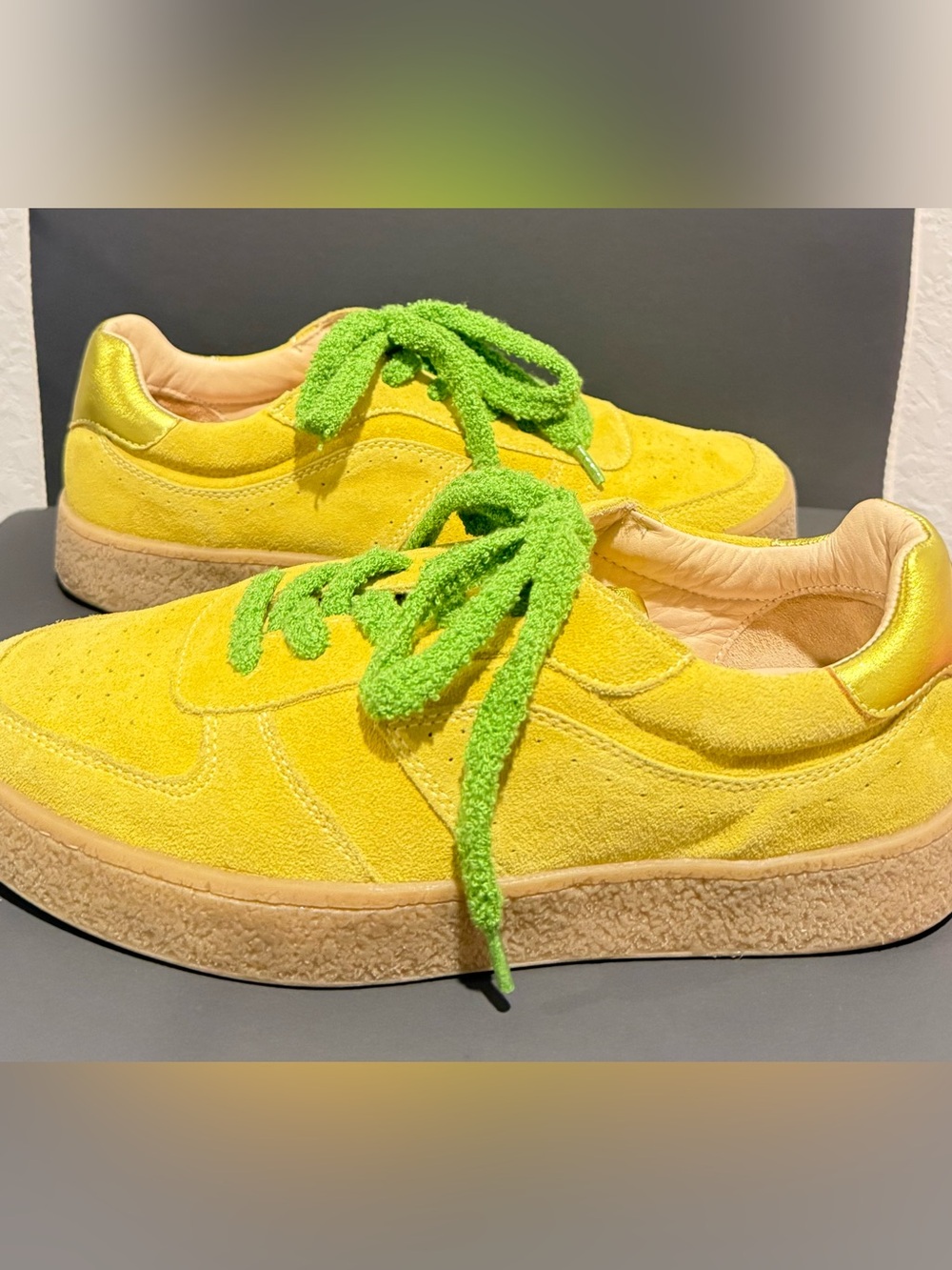 Steve Madden Women’s Brayan Yellow Suede Sneakers Size 9